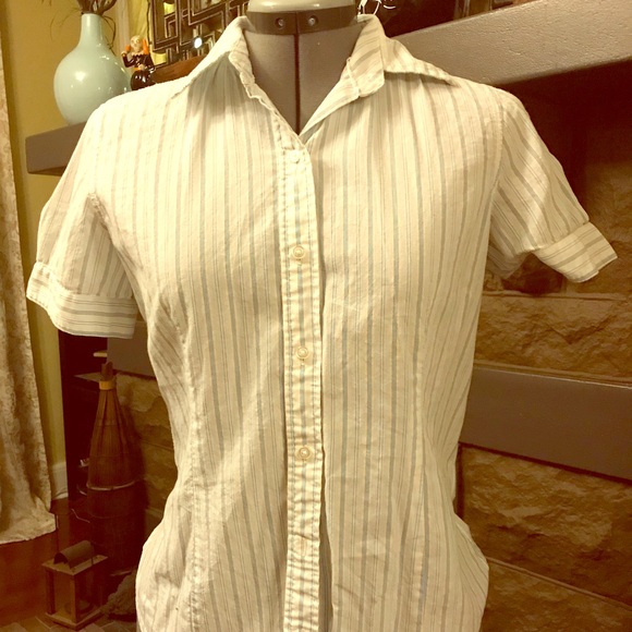 Uniqlo Tops - Uniqlo button down shirt Uniqlo Tops - Uniqlo button down shirt